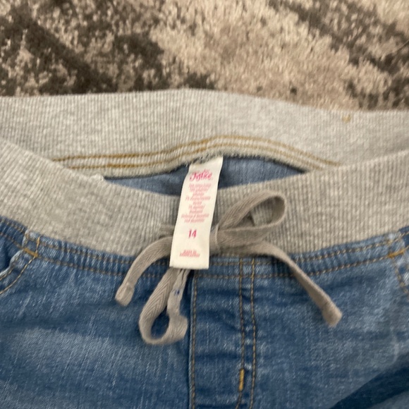 Shorts - Picture 4 of 4